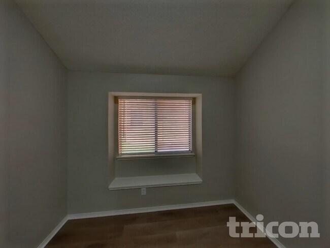 Building Photo - 1624 Bent Brook Dr