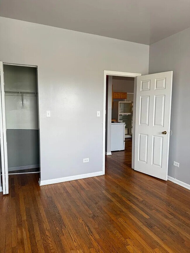 Foto del edificio - 1613 W 87th St