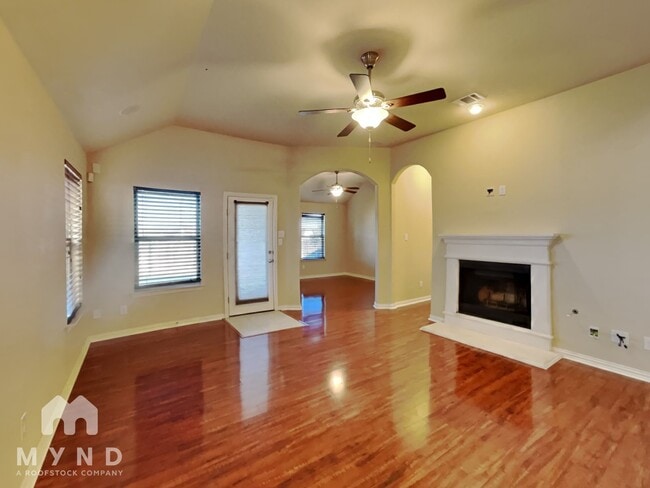 Foto del edificio - 12900 Steadman Farms Dr