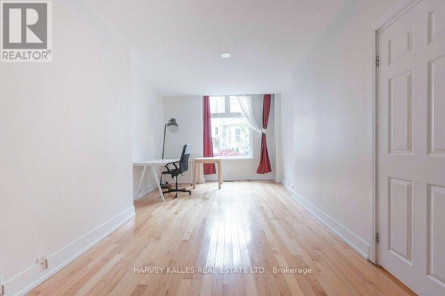 Building Photo - 148 Collier St