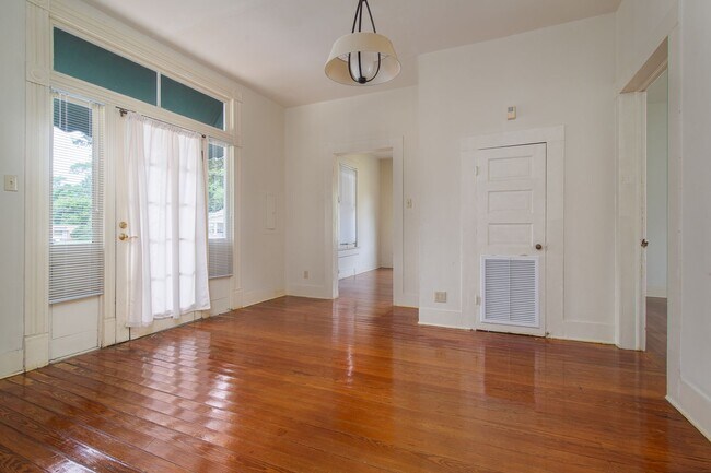 Building Photo - 1211 Holly St