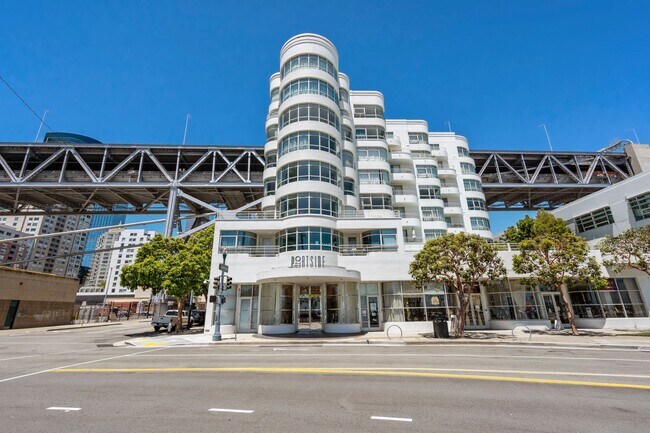 Foto del edificio - Light Filled 2 Bed, 2 Bath South Beach Por...