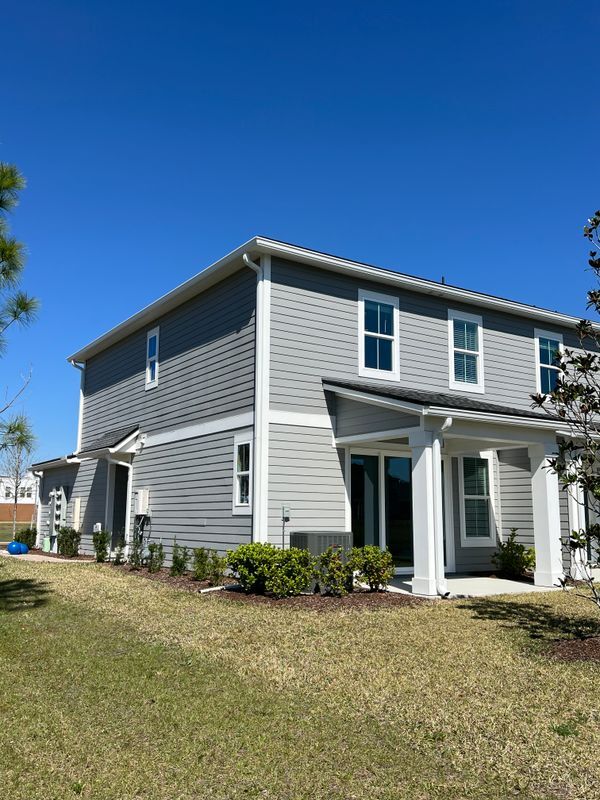Building Photo - 180 Brandon Lks Dr