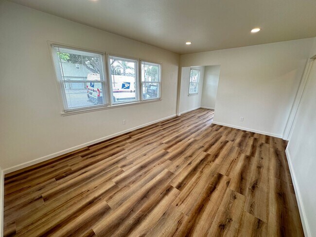 Foto del edificio - Beautifully Remodeled Old Town Seal Beach 1 bedroom apartment