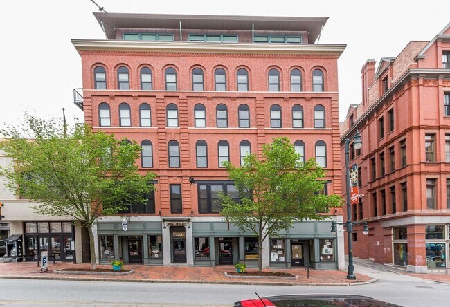 Foto del edificio - ALL UTILITIES INCLUDED - Furnished Downtown Portland, ME Condo w/ Parking, In-Unit Laundry, Priva...