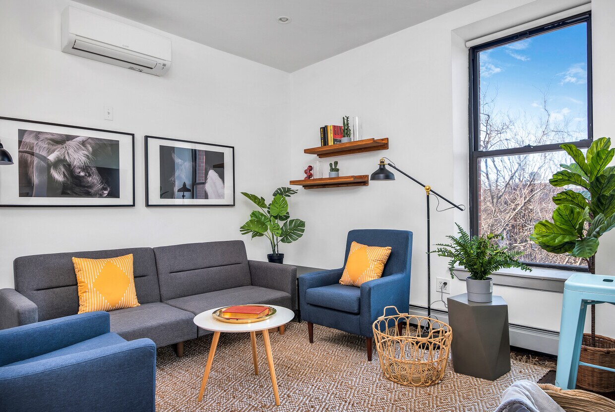 Foto principal - 373 Tompkins Ave