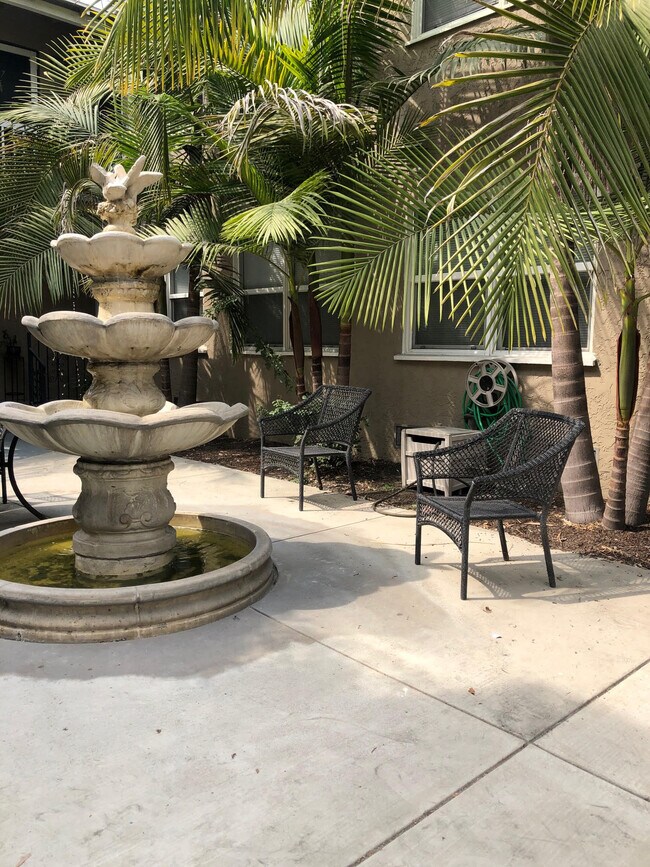 Building Photo - 33 Nieto Ave