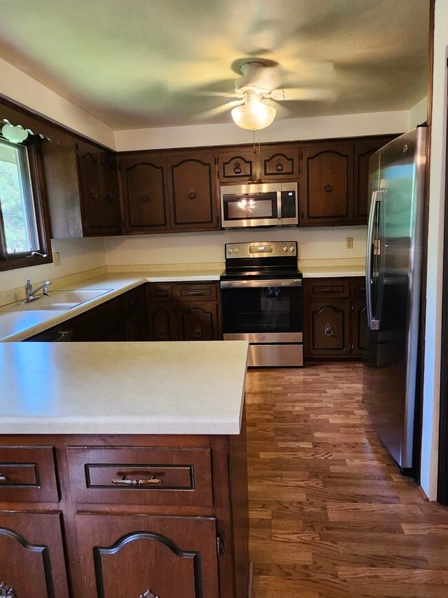 Kitchen - 2909 Humboldt Rd