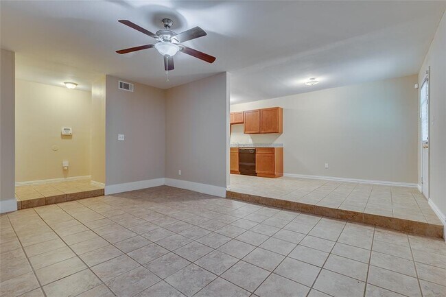 Building Photo - 6762 Trail Lake Dr