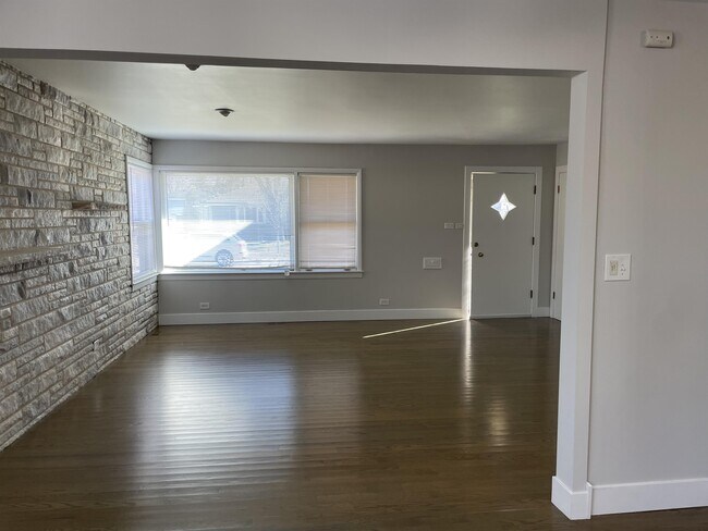 Building Photo - 4240 Gilbert Ave