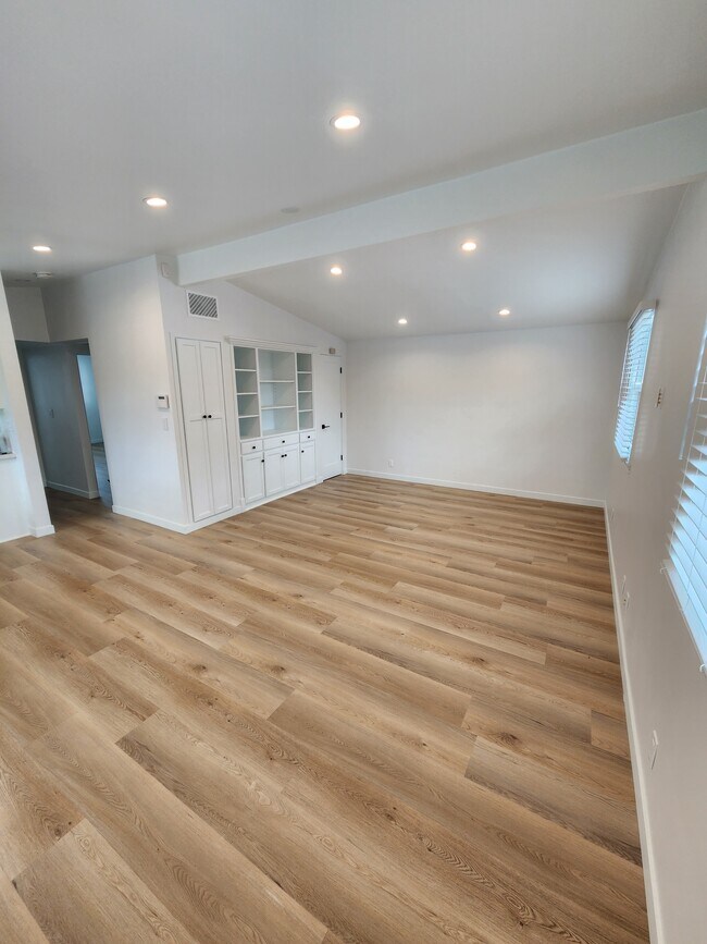 Living Room - 462 N Almont Dr