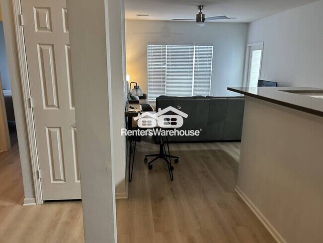 Building Photo - 2 bed 2 bath  Condo