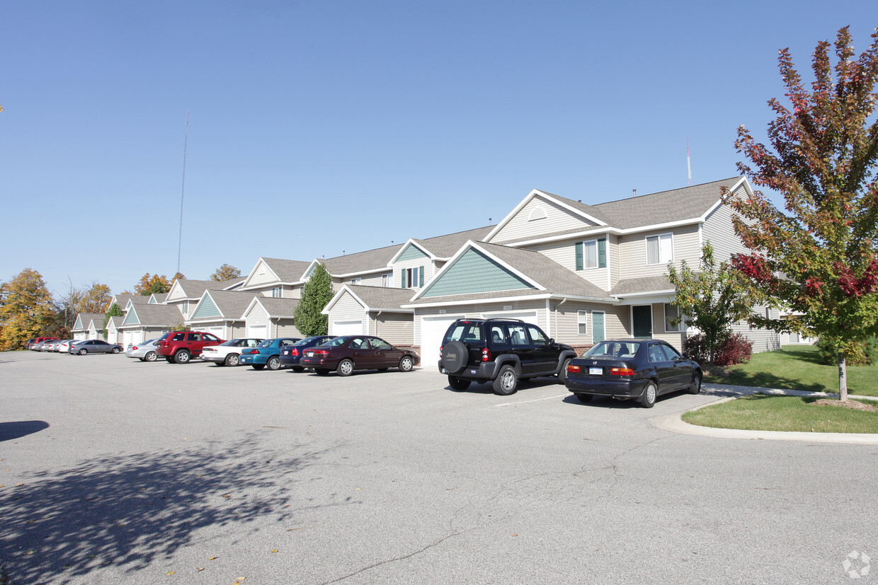 Primary Photo - Campus View Apartments