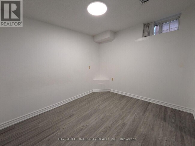 Photo du bâtiment - LOWER 37 SANDHAM CRESCENT