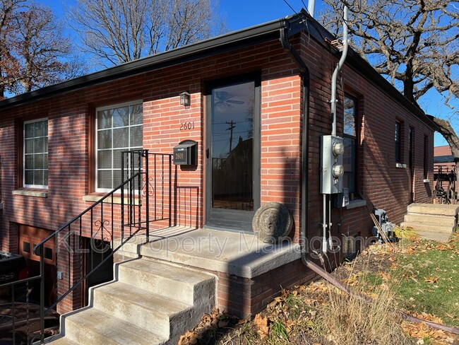 Building Photo - 2601 Forest Dr