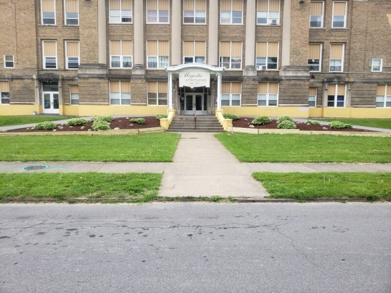 Foto principal - 435 N Bellinger St