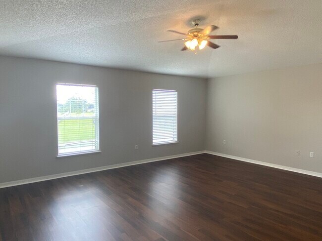 Foto del edificio - 4821 Preserve Blvd