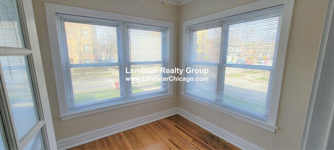 Foto del edificio - 4457 N Maplewood Ave