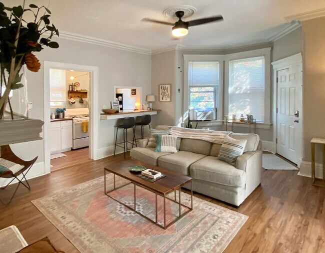 Foto del edificio - 5651 Ridge Ave