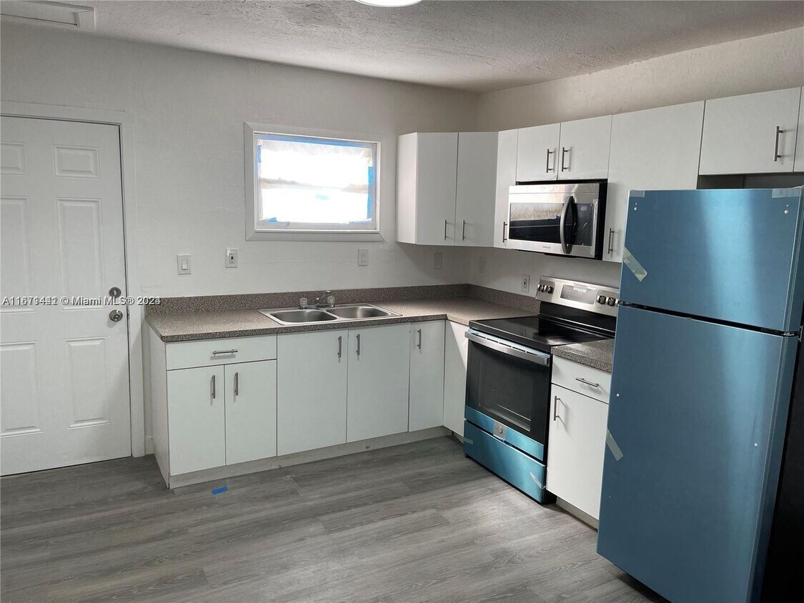 Primary Photo - 1021 W 33rd St