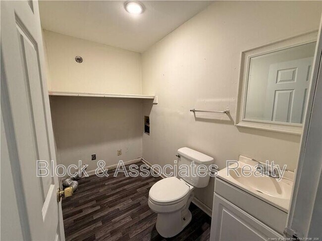 Foto del edificio - 5829 Aftonshire Dr