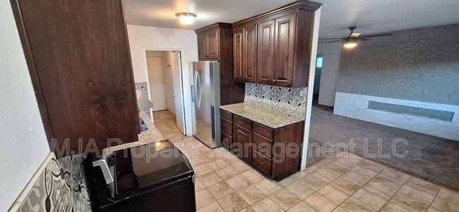 Building Photo - 460 N 1200 W