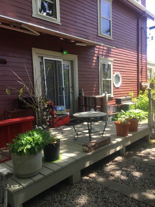 72 Warner St Unit Midships, Newport, RI 02840 Apartments in Newport