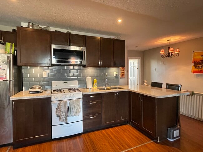Kitchen - 434 College St