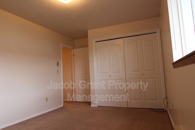 Building Photo - 2135 Meppen Dr