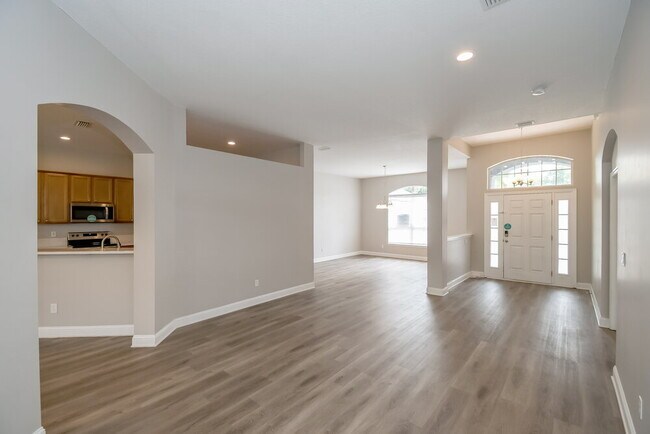 Building Photo - 672 Mandy Oaks Dr