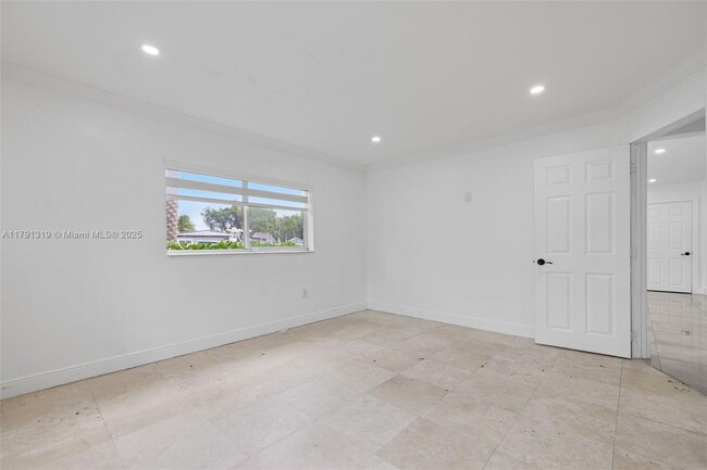 Building Photo - 6511 SW 31st St