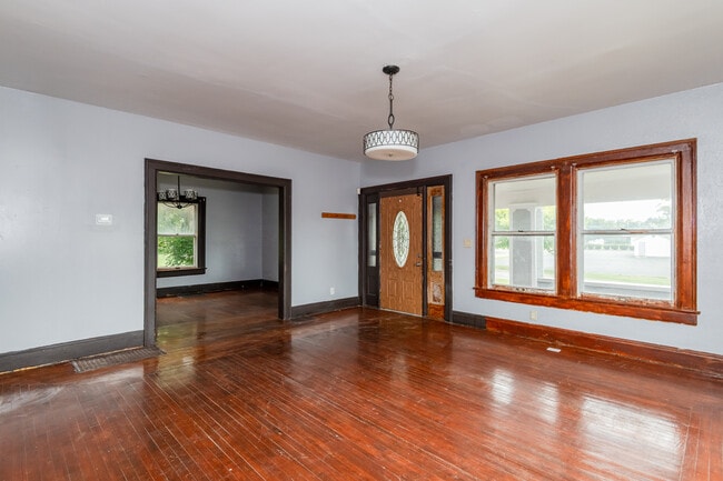 Building Photo - 3124 Lakeview Ave