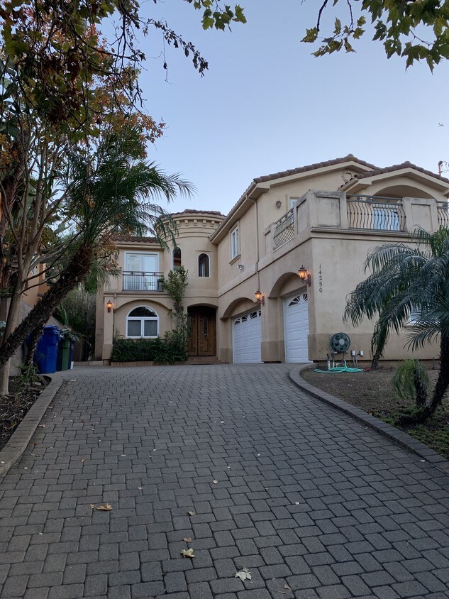 14250 Greenleaf St, Los Angeles, CA 91423 House Rental in Los Angeles