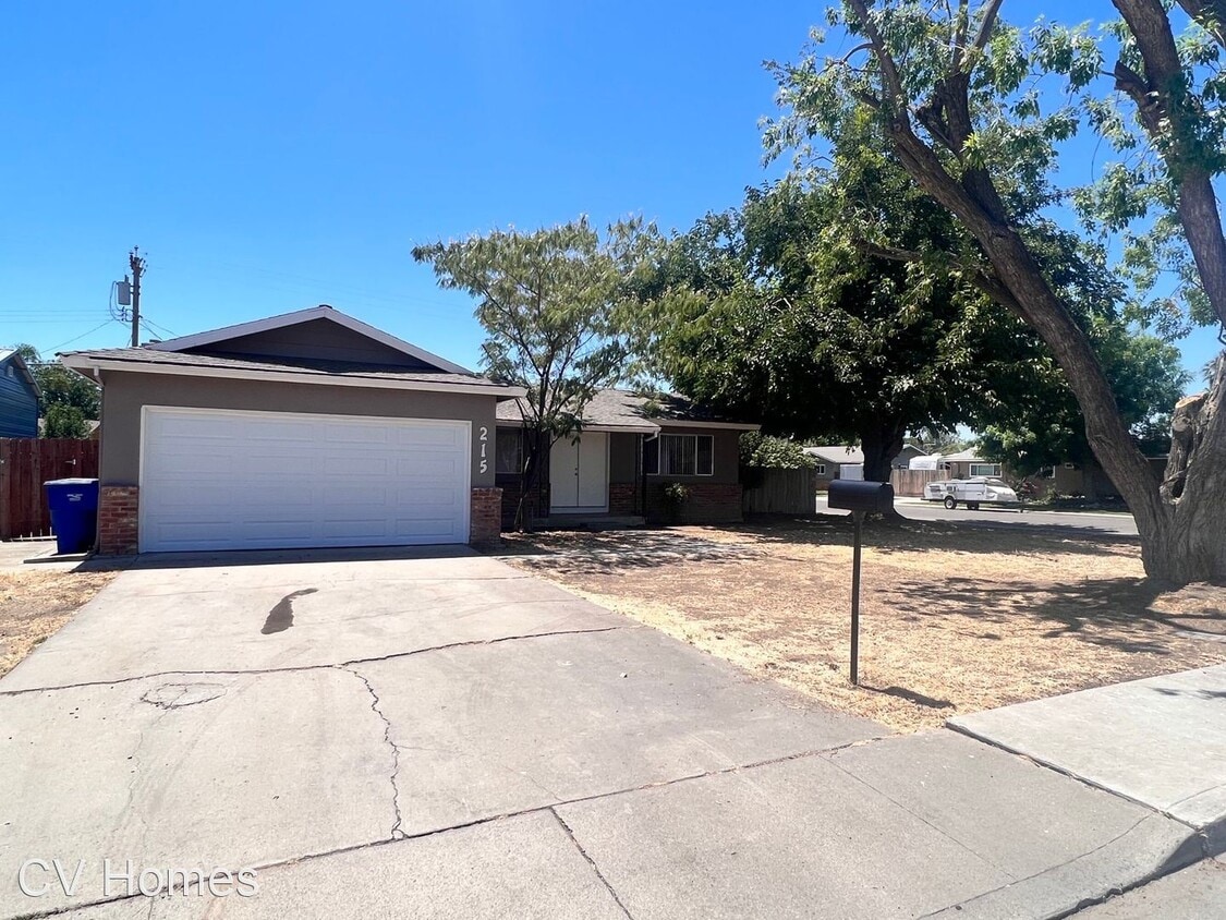 215 E Spruce Ave, Lemoore, CA 93245 House Rental in Lemoore, CA