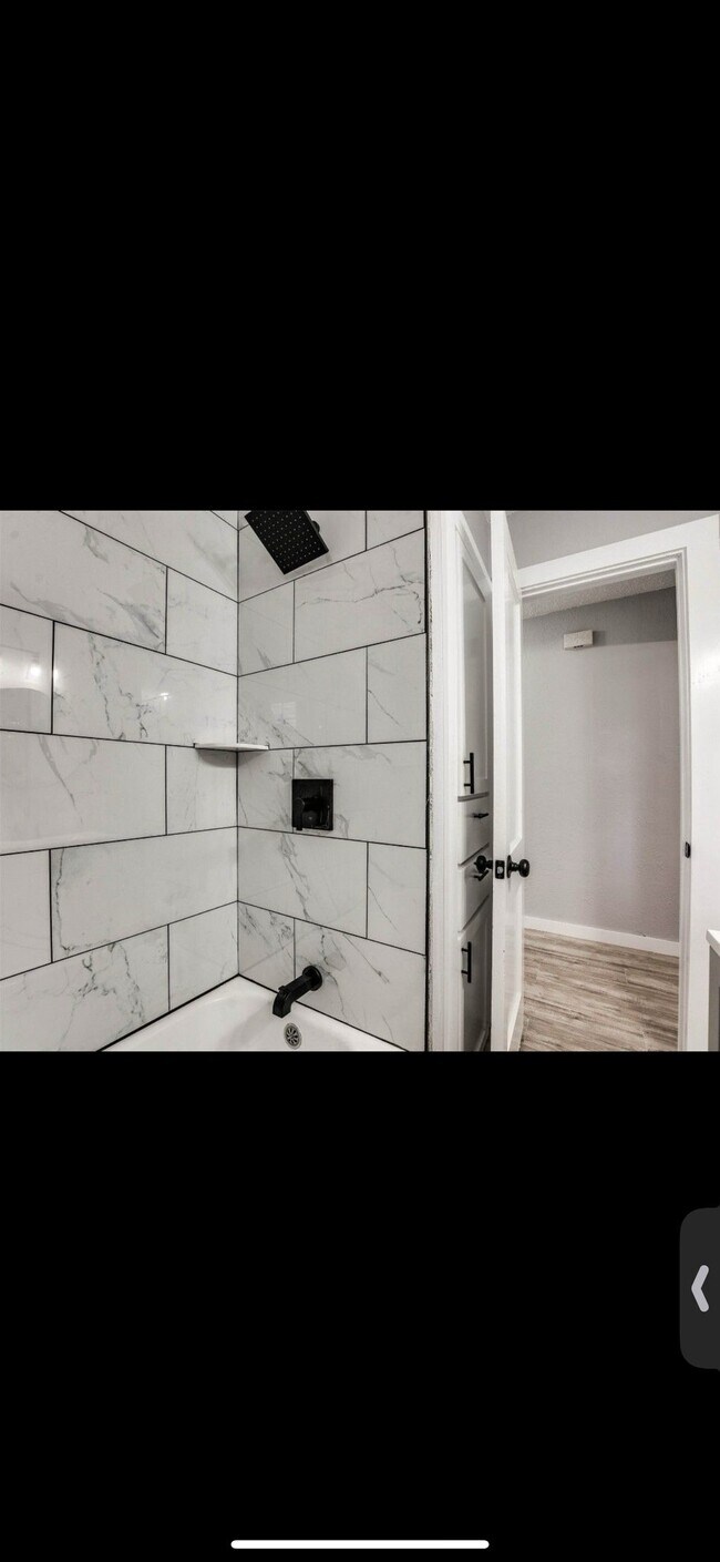 Foto del edificio - 1209 NE 42nd St