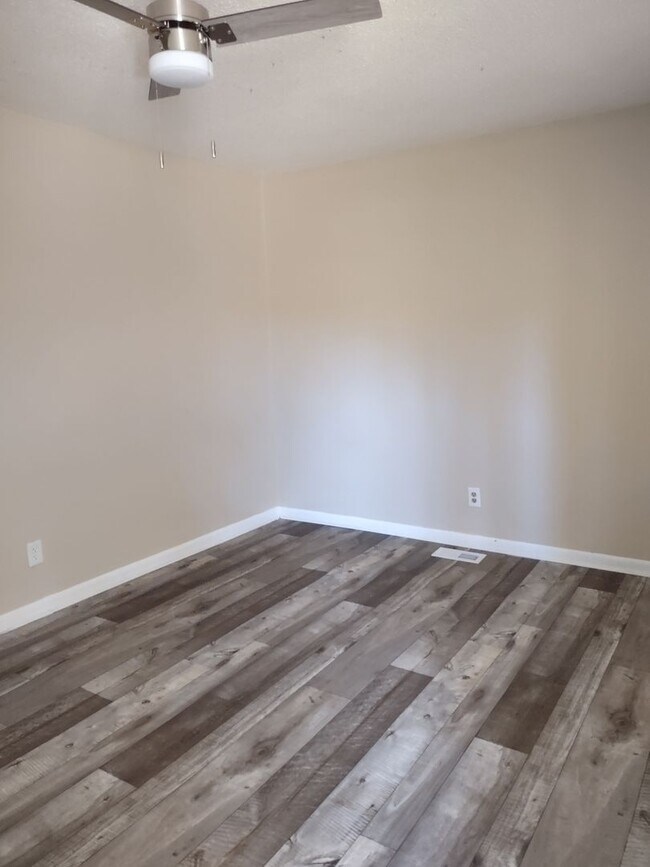 Building Photo - 3-Bedroom 1-bath house