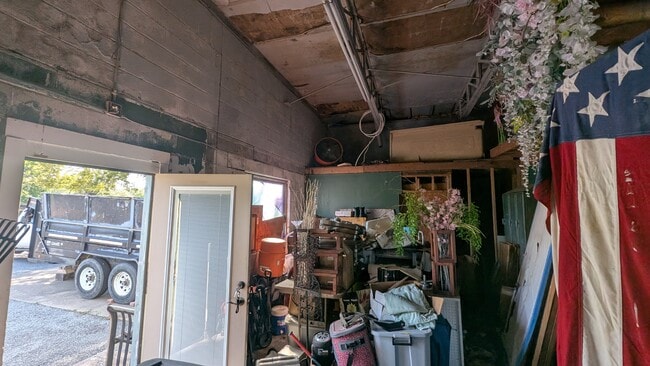 Building Photo - 430 E Brockett St