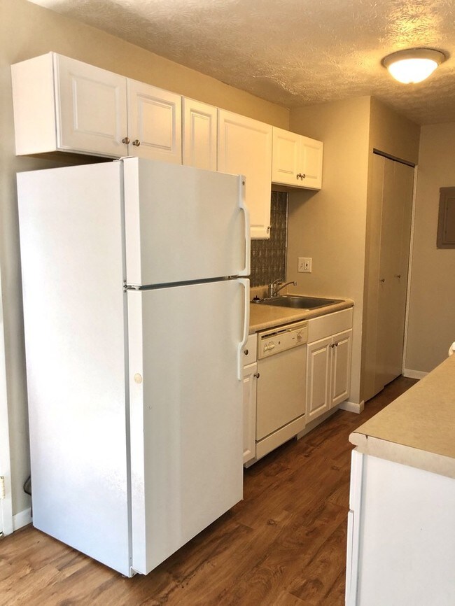 Building Photo - Cozy West Chester Condo!