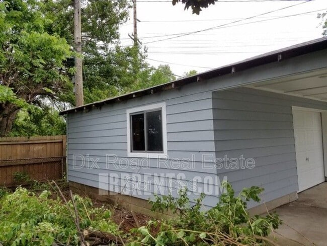 Building Photo - 1096 Corwin Ave