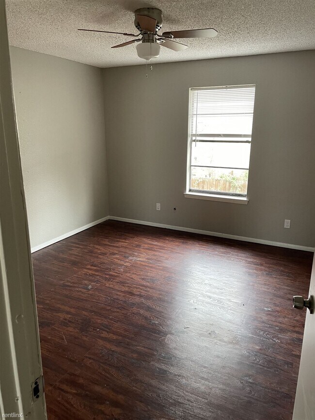 Foto del edificio - 2 br, 1.5 bath 4plex - 8110 Foxfire Lane B