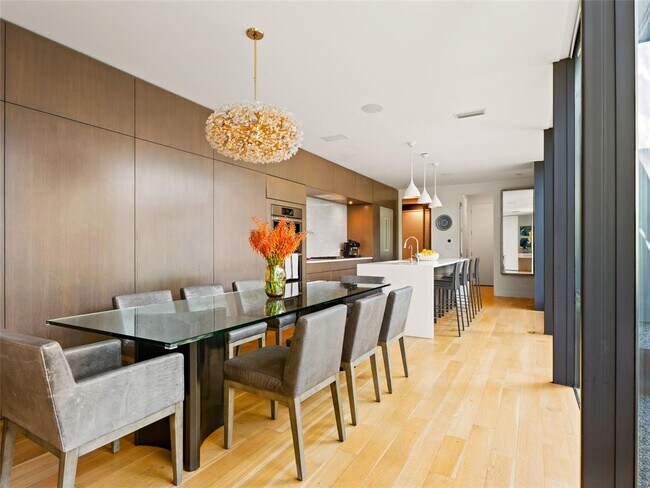 Foto del edificio - 2210 Westlake Dr