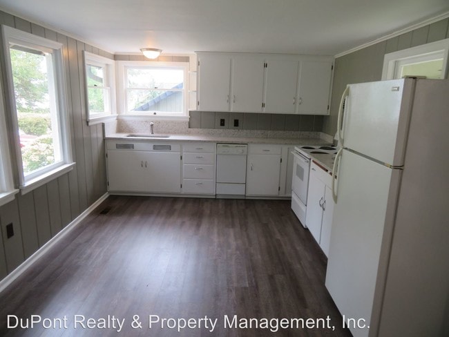 Building Photo - 10119 Lake Steilacoom Dr SW