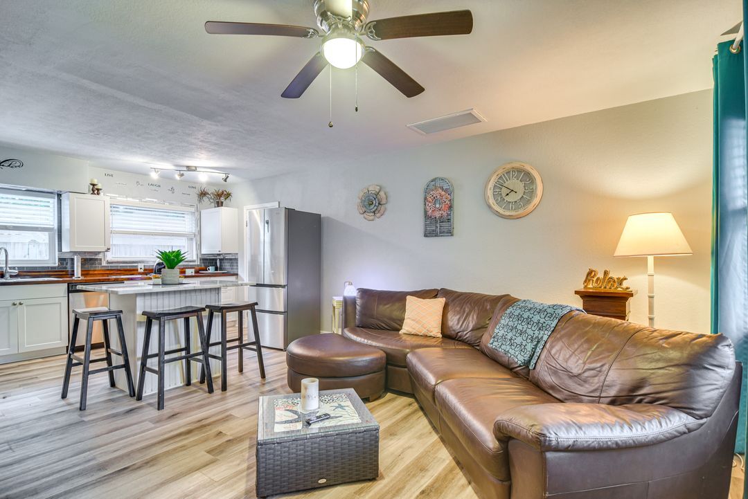 Open concept living - 270 4th St NW