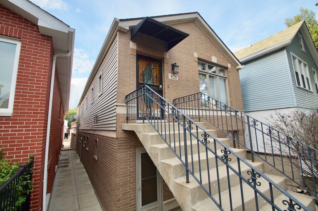 Primary Photo - 926 W 34th Pl