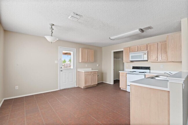 Building Photo - 8716 Swan Park Dr