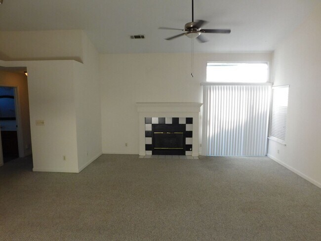 Foto del edificio - 3 br, 2 bath House - 4916 Dillon Cross Way