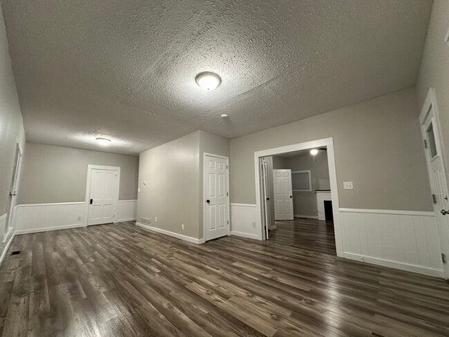 Building Photo - 63 E Poplar St