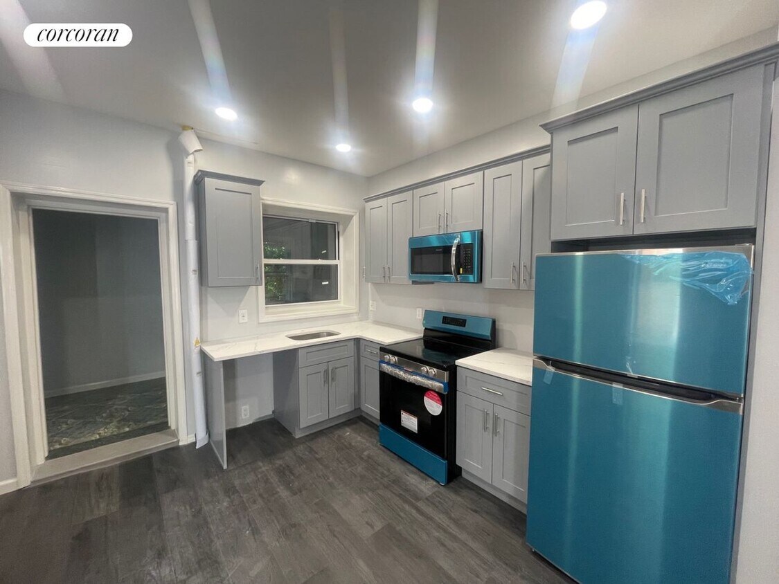 Foto principal - 2297 Loring Pl N