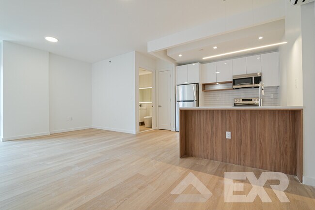 Foto del edificio - 100 Lenox Rd