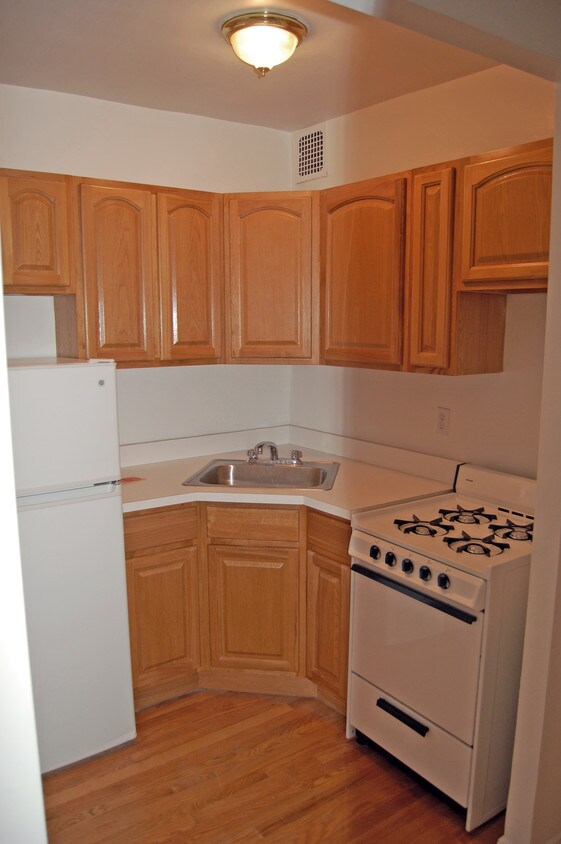 Building Photo - 311 E 85th St